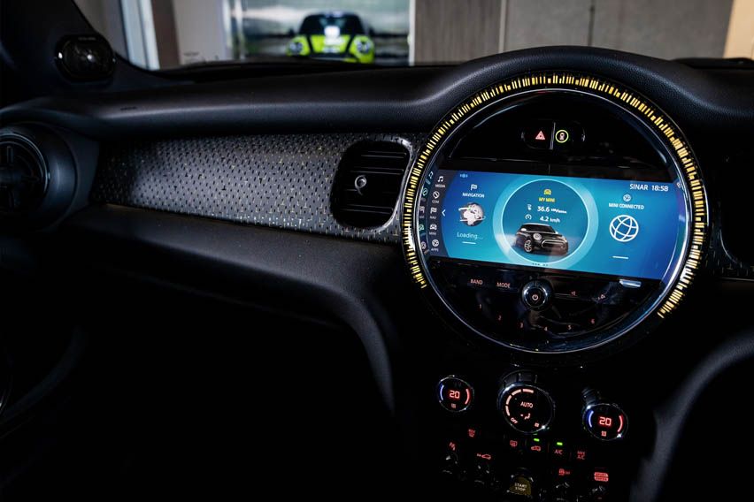 2021 MINI Electric interior features