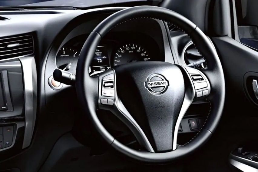 Nissan Navara interior