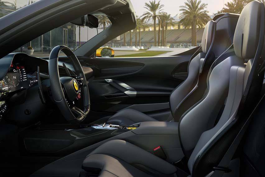 Ferrari SF90 Spider interior