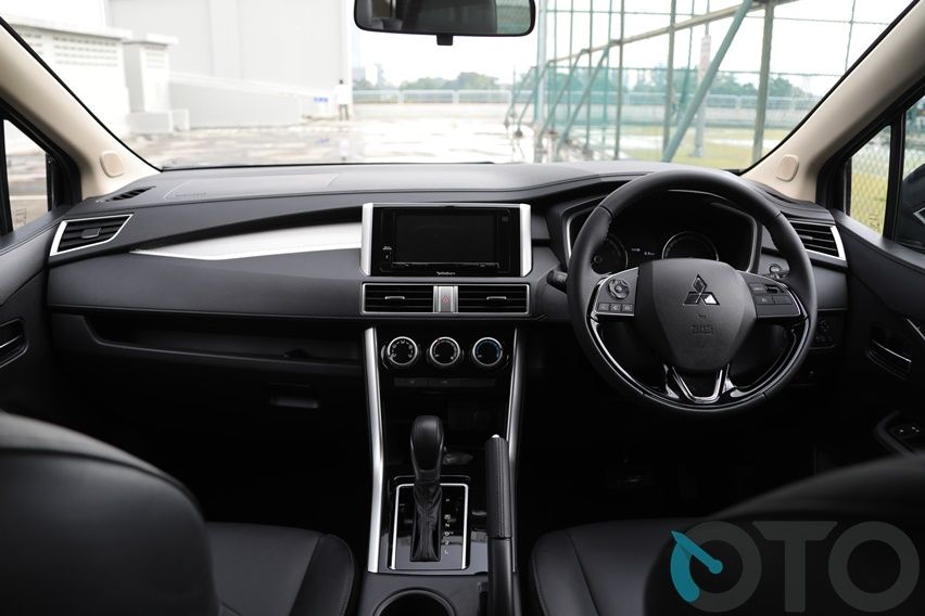 Xpander Cross Rockford Fosgate Black Edition