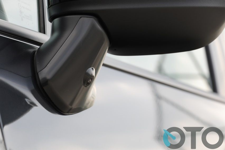 Xpander Cross Rockford Fosgate Black Edition