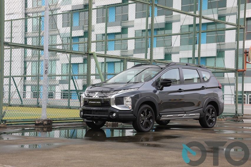 Xpander Cross Rockford Fosgate Black Edition