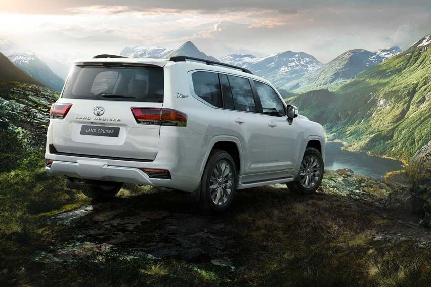 All New Toyota Land Cruiser Lc300 Debuts In Uae
