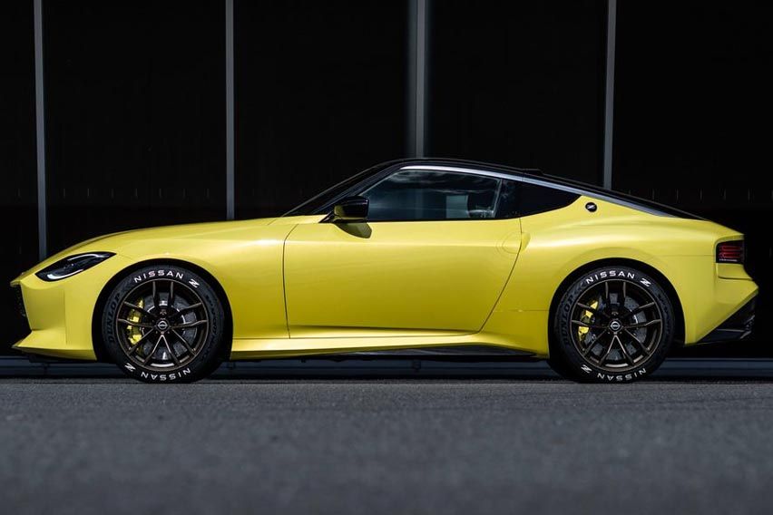 Nissan Z side