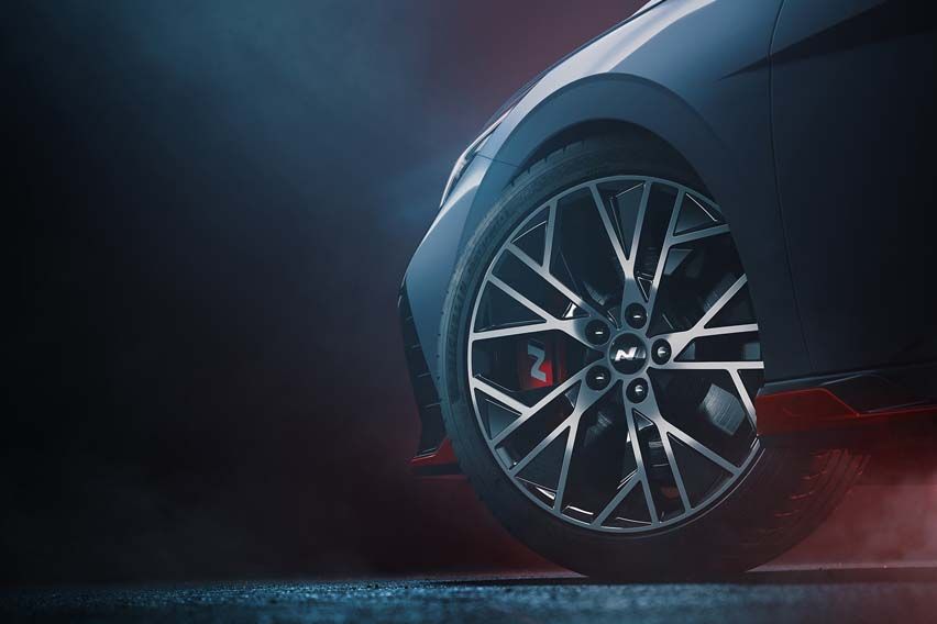 2022 Hyundai Elantra N wheel