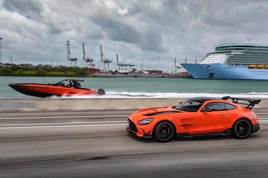 Cigarette 41’ Nighthawk AMG Black Series