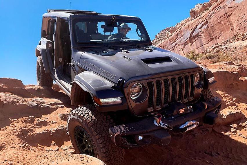 Jeep Wrangler front 