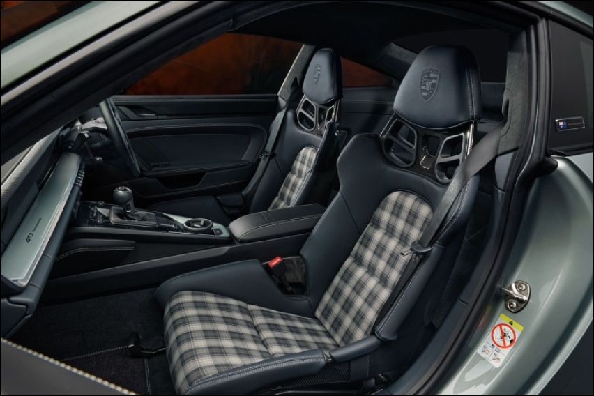 911 GT3 70 Year Porsche Australia Edition seat
