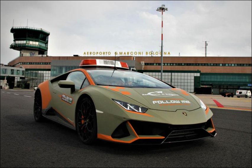 Lamborghini Huracan Evo 'Follow Me' car  features