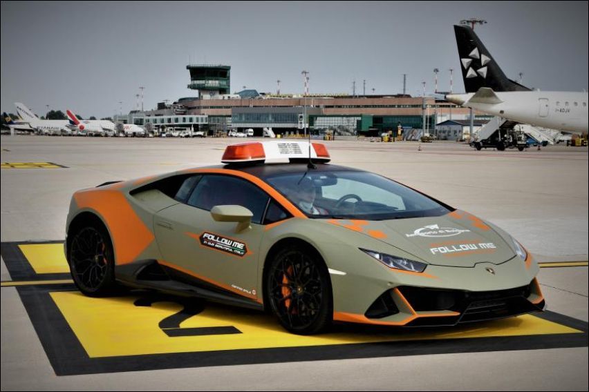 Lamborghini donates a Huracan Evo to Bologna airport