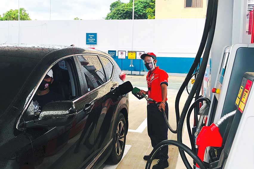 Gas prices rise by P3.95/L, diesel rolls back by P2.30/L today