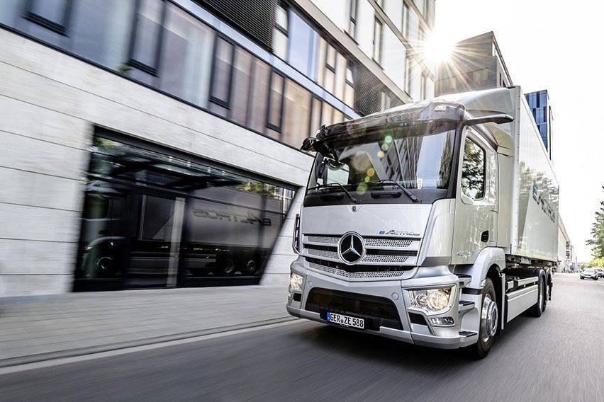 Mercedes-Benz Luncurkan Truk Listrik eActros, Daya Jelajah Capai 400 Km