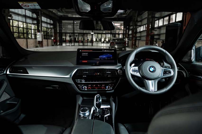 BMW 5 Series Sedan cabin