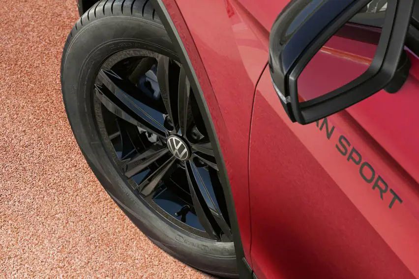 2021 Volkswagen Tiguan Urban Sport wheel