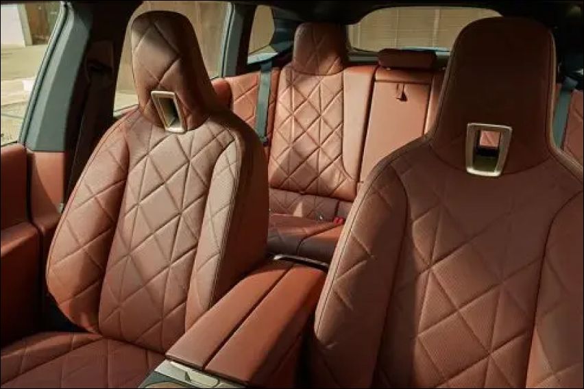 BMW iX premium features