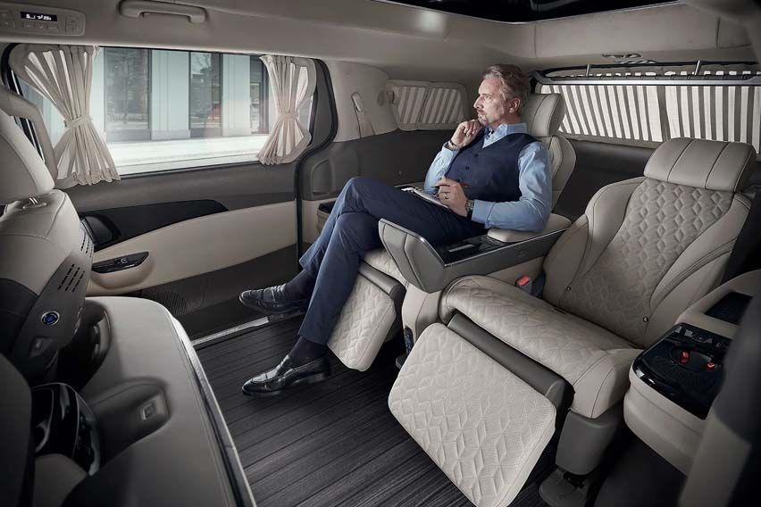 Kia reveals the 4-seater Carnival Hi Limousine with foot massager