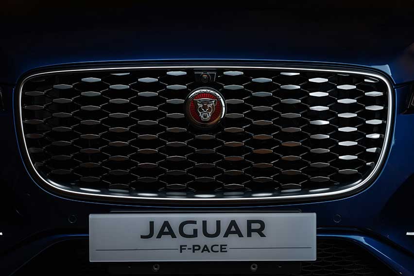 Jaguar F-PACE Grille