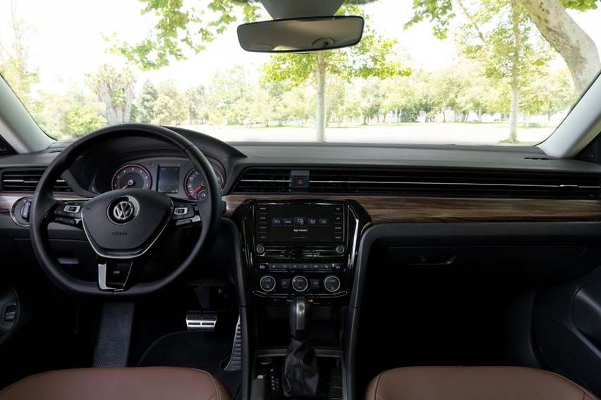 2022 Volkswagen Passat interior