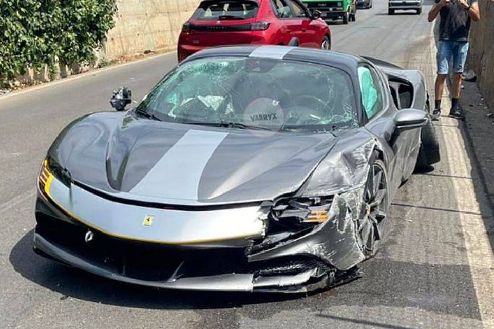 Bikin Ngilu, Ferrari SF90 Assetto Fiorano Ringsek Tersandar Tak Berkutik di Italia