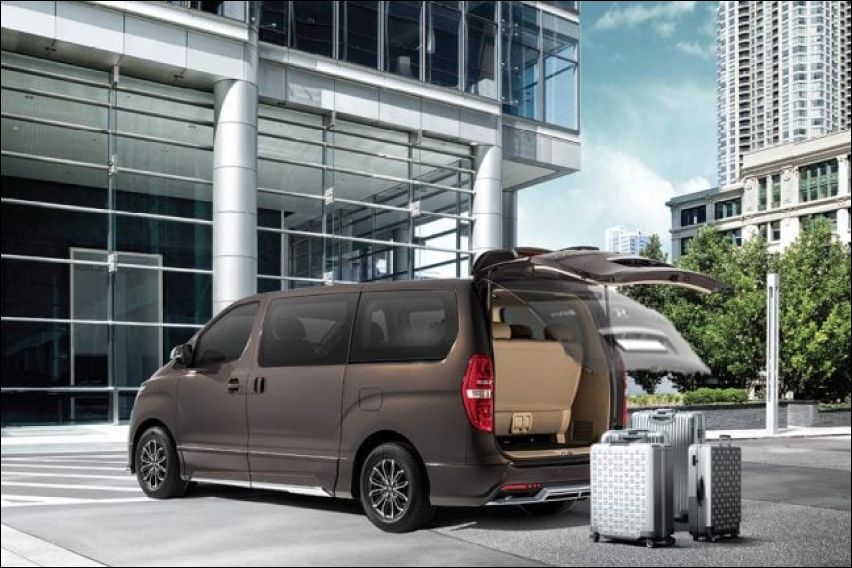 Hyundai Grand Starex rear