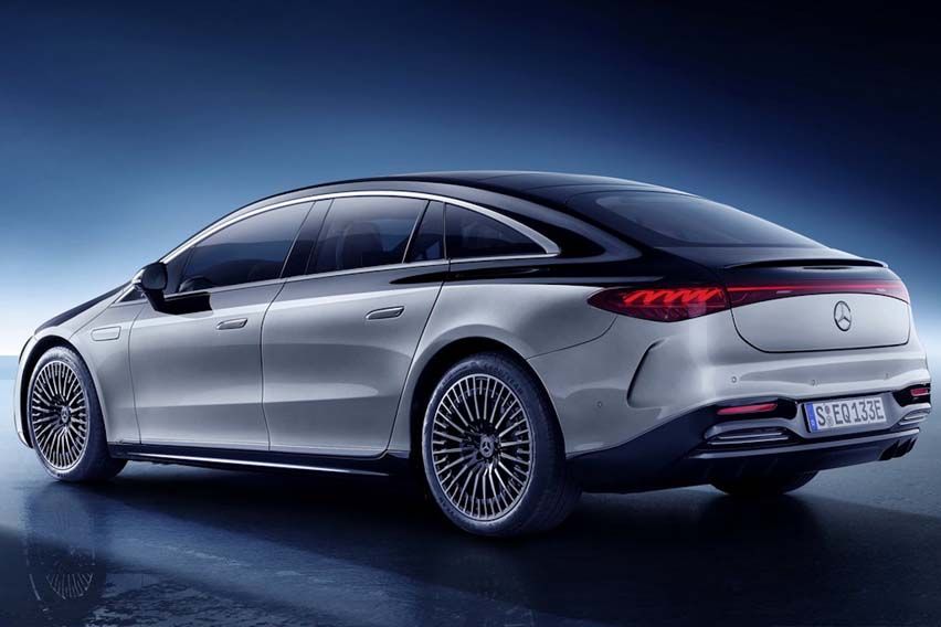 Mercedes-Benz EQS 10 degree rear-wheel steering 