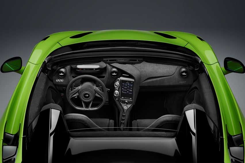McLaren 765 LT Spider cabin