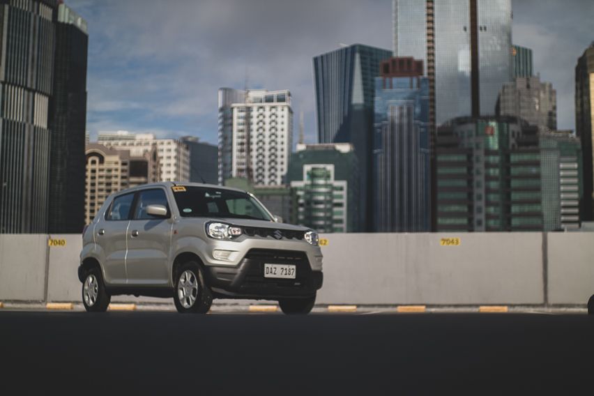 Suzuki S-Presso city skyline