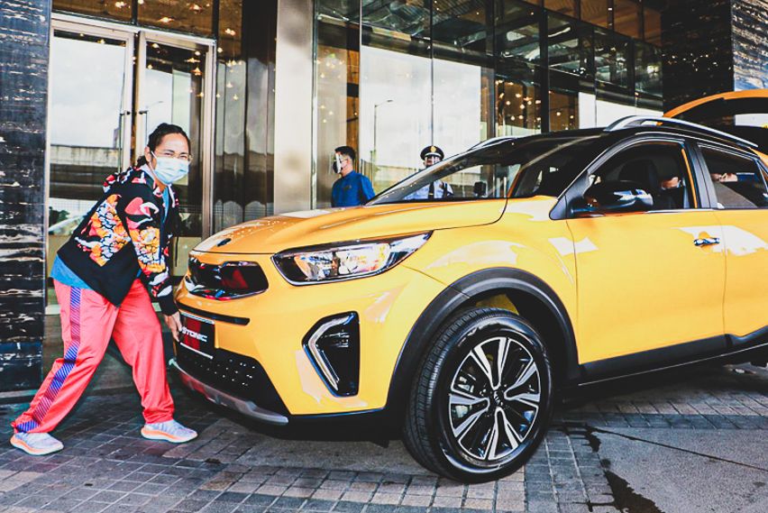 Hidilyn Diaz lifting Stonic