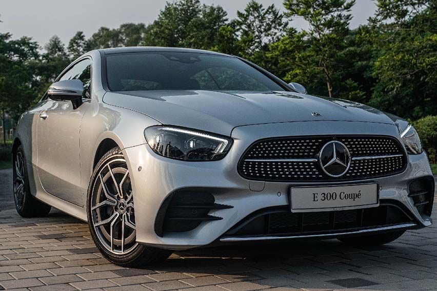 Mercedes-Benz E 300 AMG Line Coupé features