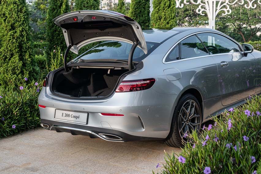 Mercedes-Benz E 300 AMG Line Coupé details