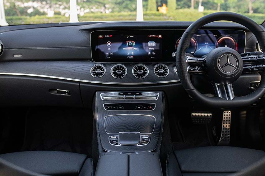 Mercedes-Benz E 300 AMG Line Coupé interior