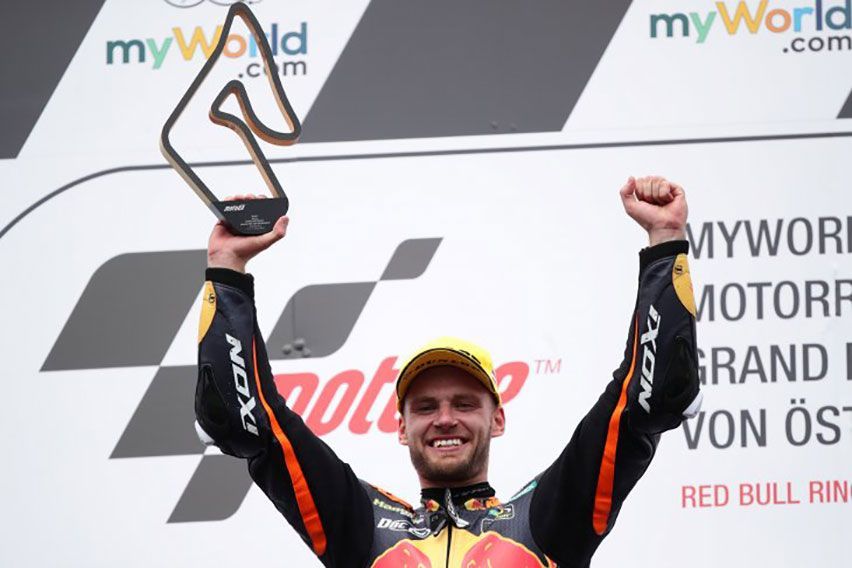 MotoGP 2021: Manfaatkan Kondisi, Brad Binder Raih Kemenangan Dramatis di GP Austria
