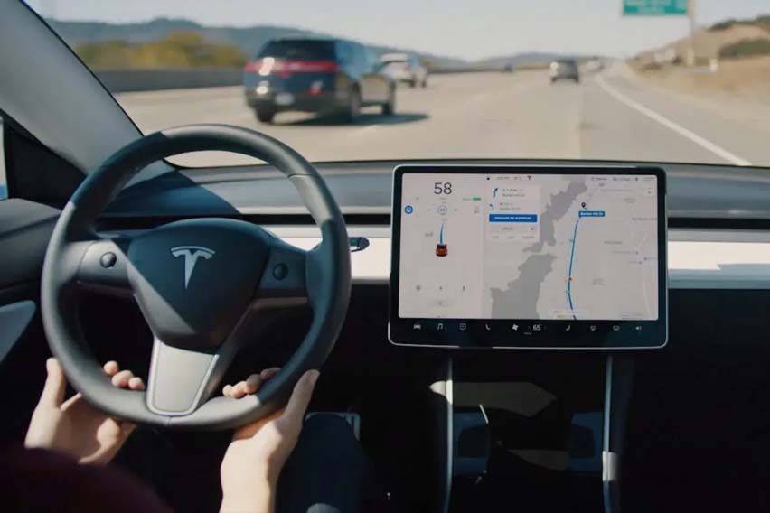 US regulators to investigate 765,000 Tesla cars over Autopilot crash reports