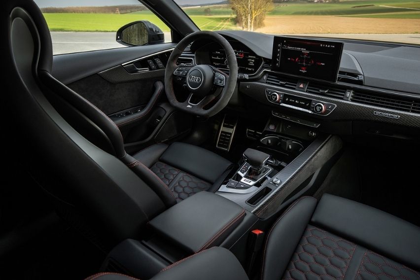 Audi RS 4 Avant Interior