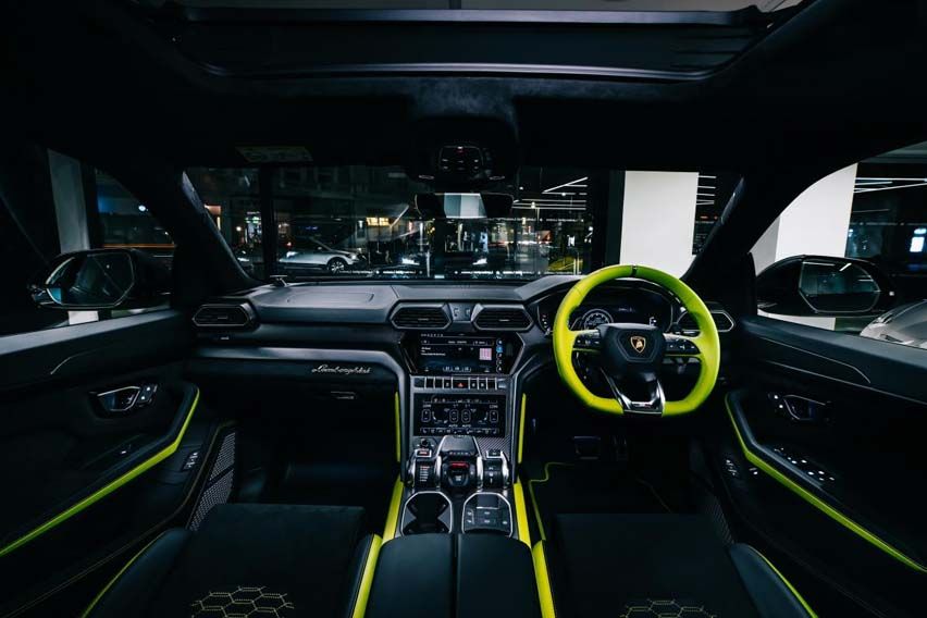 15K Lamborghini Urus cabin