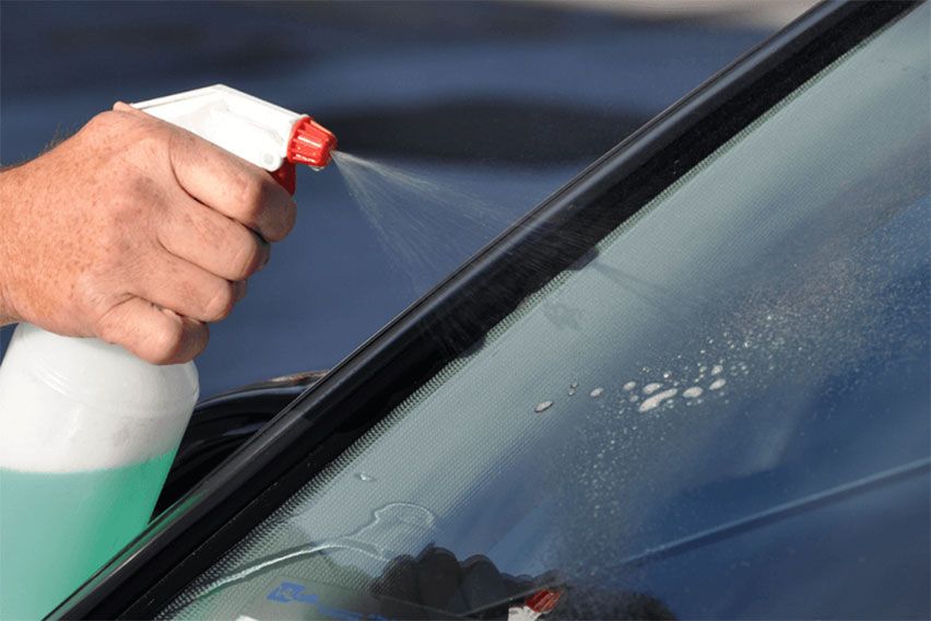 tips membersihkan kaca mobil