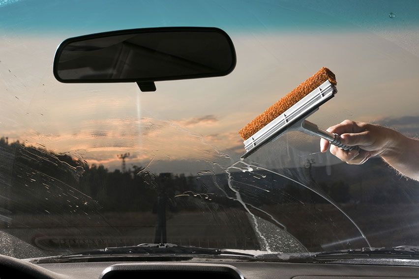 tips membersihkan kaca mobil