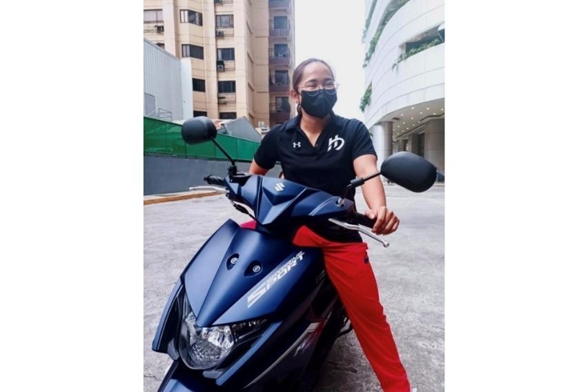 Hidilyn Diaz with her Suzuki Skydrive Sport