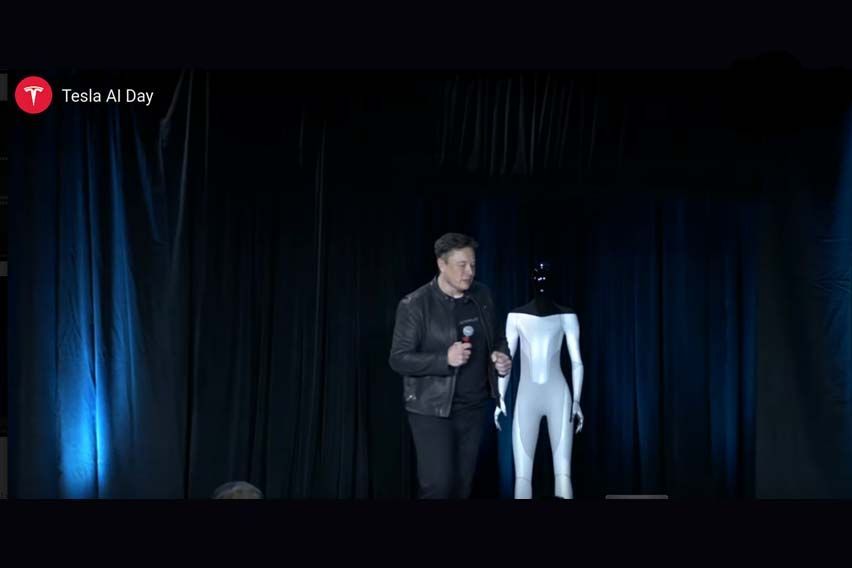 Elon Musk reveals Tesla Bot, an AI-powered humanoid robot