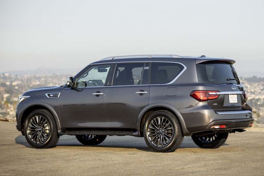 Infiniti QX80 rear