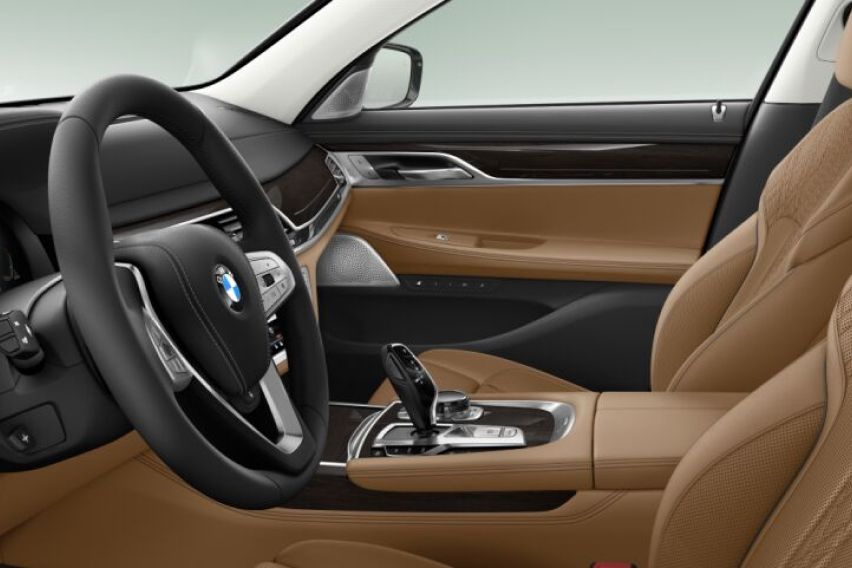 BMW 740Le xDrive interior
