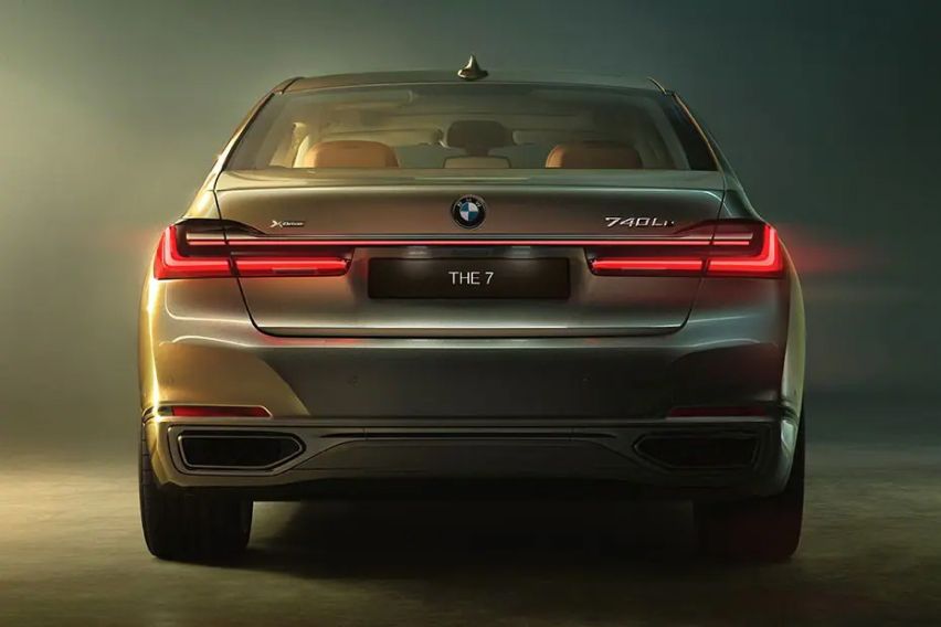 BMW 740Le xDrive rear