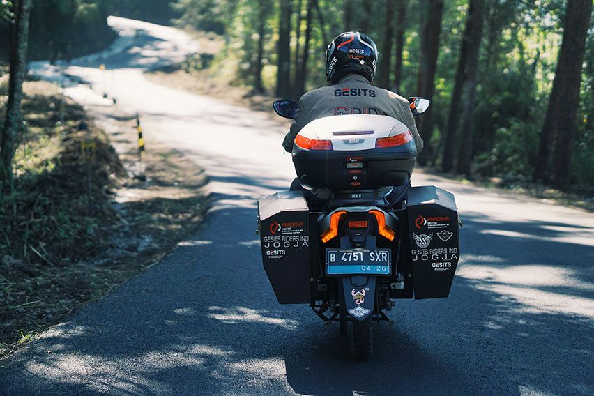 Maman touring Gesits