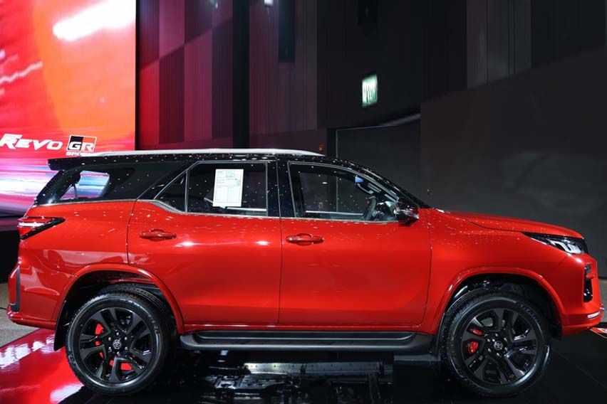 2021 Toyota Fortuner GR Sport side