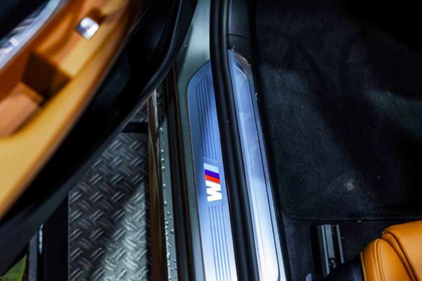 BMW 740Le xDrive M Sport door sills