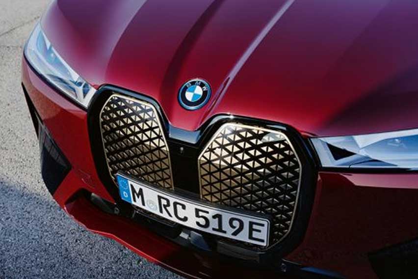  BMW iX front grille