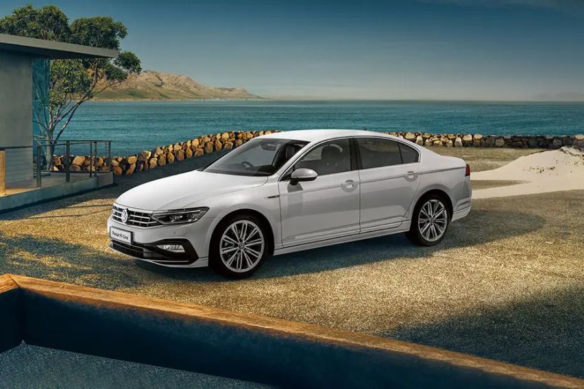 Volkswagen Passat R-Line front