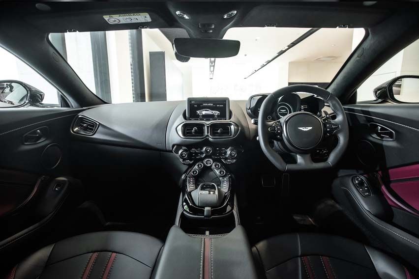 Vantage Liquide Crimson cabin