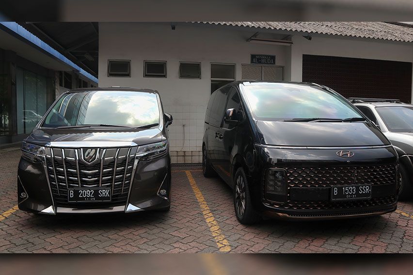 Hyundai Staria Vs Toyota Alphard