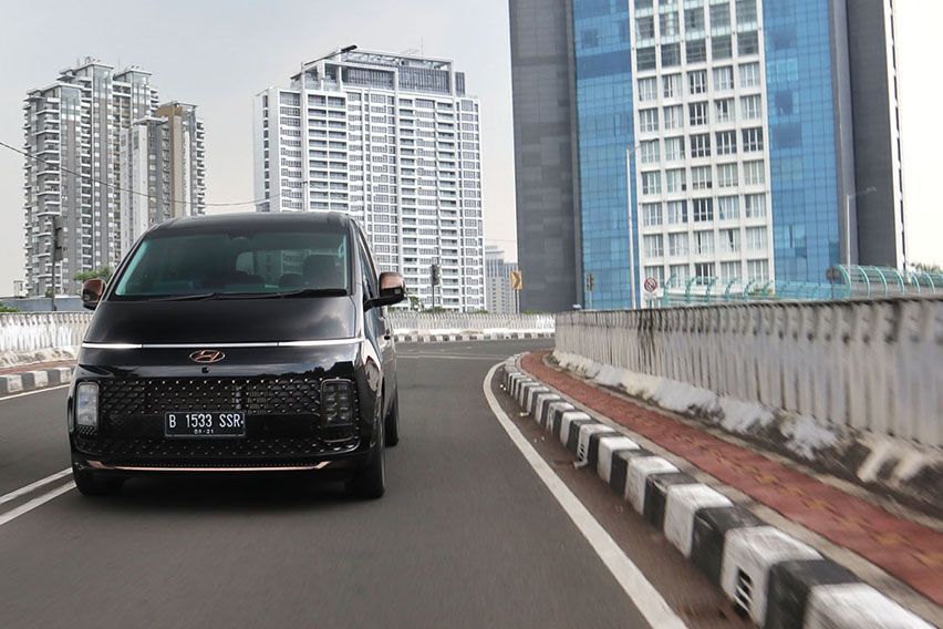 Road Test Hyundai Staria: Menjajal Fitur dan Sensasi Berkendara ke Luar Kota